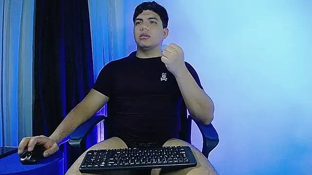 Snapshot of Uriel_Ray_ chatting on March 2026 09:32:02 PM Uriel Ray online show from March 2026 09:32:02 PM