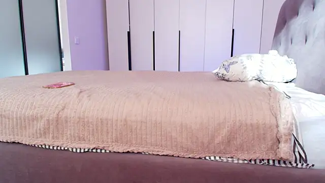 Kiara ro  online show from April 2026 02:33:01 PM