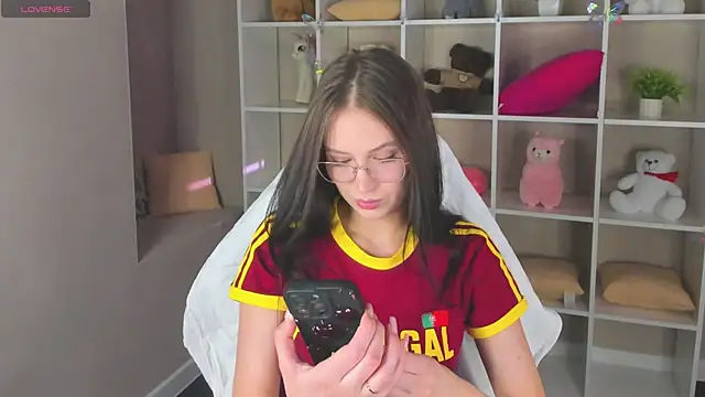 Miaa Hill online show from April 2026 11:16:01 AM