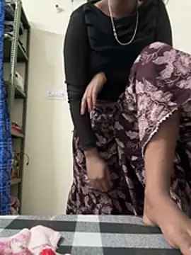Snapshot of meenu_cuties chatting on May 2026 03:51:01 PM meenu cuties online show from May 2026 03:51:01 PM