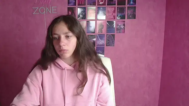 KissMeJulia online show from May 2026 05:14:01 AM