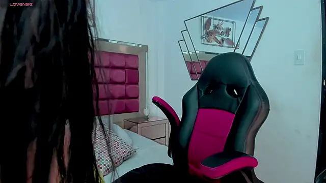 Snapshot of IrisBlume chatting on February 2026 12:06:01 PM IrisBlume online show from February 2026 12:06:01 PM