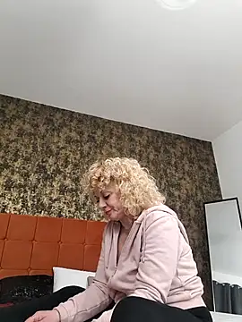 Snapshot of LaireeFelini chatting on March 2026 07:21:02 PM LaireeFelini online show from March 2026 07:21:02 PM