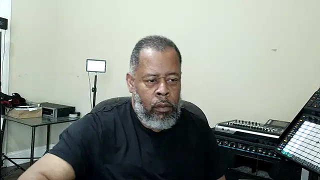 Cleozevo1961 online show from April 2026 04:07:01 PM