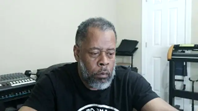 Cleozevo1961 online show from April 2026 07:58:01 PM