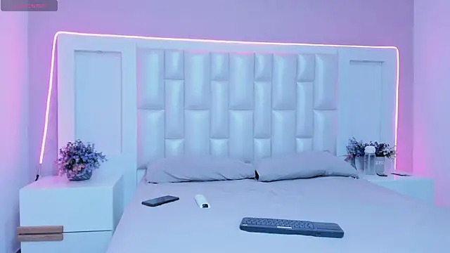 Liia Collins online show from March 2026 06:57:01 PM