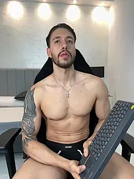 Snapshot of evans_campbell1 chatting on July 2026 01:07:01 AM evans campbell1 online show from July 2026 01:07:01 AM