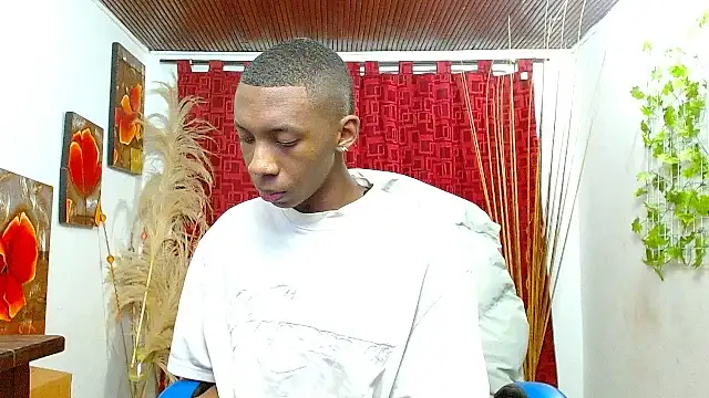 milo018 online show from February 2026 07:56:02 PM