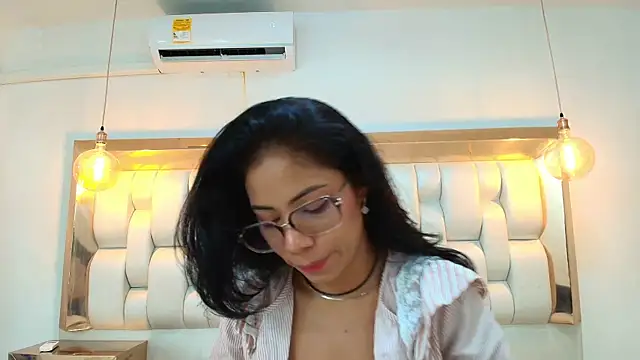 Snapshot of AzulMaveric chatting on May 2026 04:48:02 PM AzulMaveric online show from May 2026 04:48:02 PM