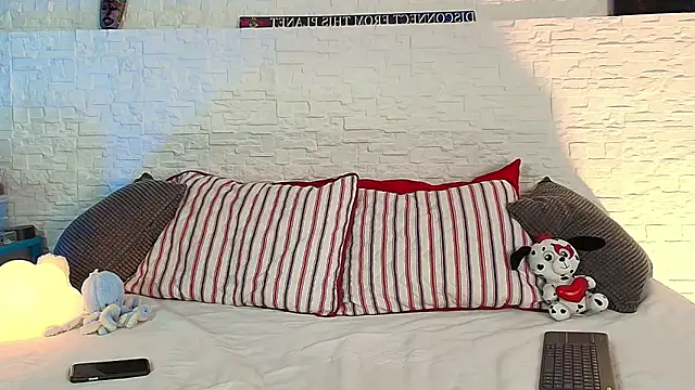 Eliassalvatore  online show from April 2026 07:17:02 PM