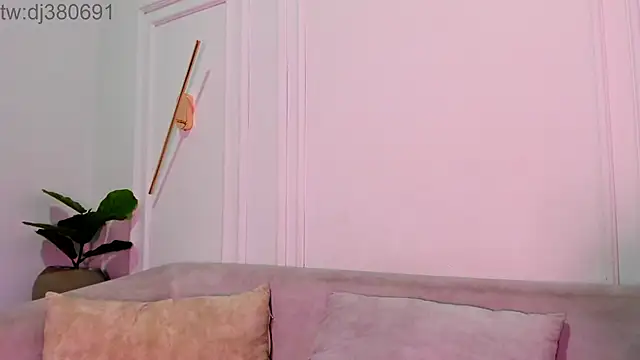 DulceQueen1 online show from April 2026 12:27:01 PM