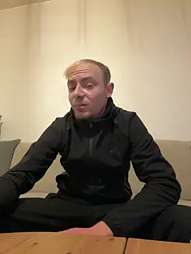 Crevette311 online show from November 2025 09:05:02 PM