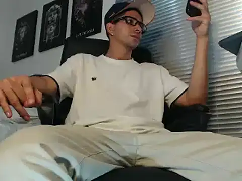 Kratoswolf online show from July 2026 04:01:02 PM