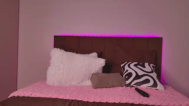 Born to Blow  online show from March 2026 03:23:02 AM