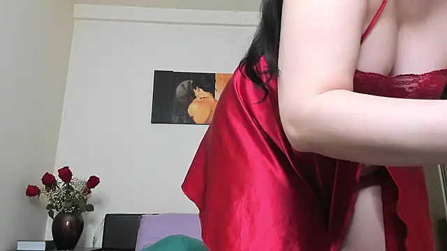 GoldenLunaa online show from April 2026 04:23:02 AM