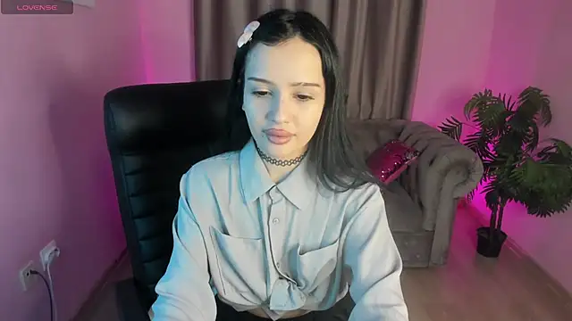 Snapshot of CamillaStars chatting on March 2026 01:51:01 PM CamillaStars online show from March 2026 01:51:01 PM