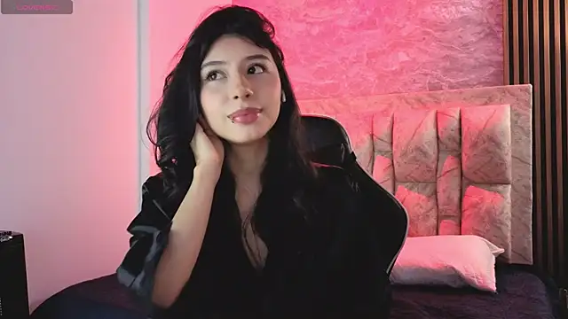 Snapshot of chloe_bluee_ chatting on April 2026 11:23:02 AM chloe bluee online show from April 2026 11:23:02 AM