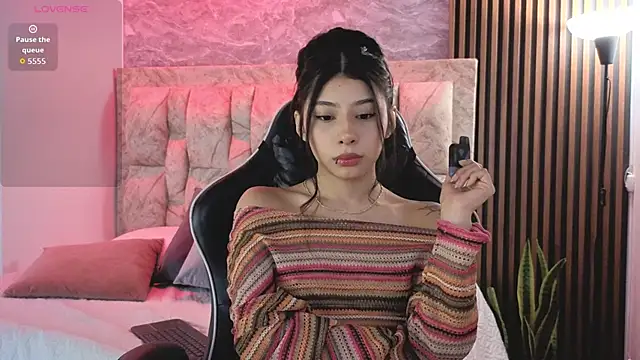 Snapshot of chloe_bluee_ chatting on May 2026 11:05:02 AM chloe bluee online show from May 2026 11:05:02 AM