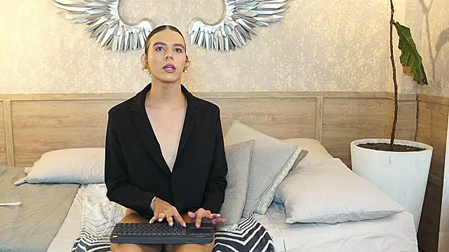 Luxa Velvet online show from March 2026 01:05:01 PM