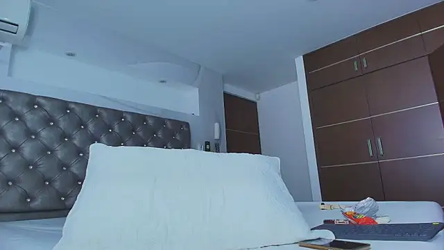 PapiLucca online show from February 2026 04:30:01 PM