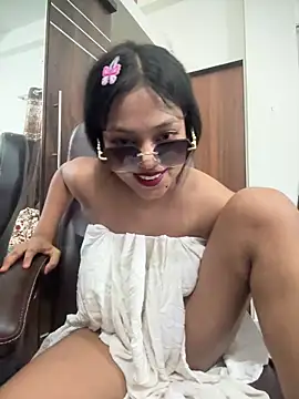 Snapshot of sizzler_hotz chatting on May 2026 04:13:01 PM sizzler hotz online show from May 2026 04:13:01 PM