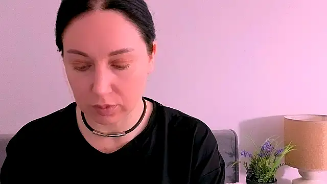 Snapshot of MiaFair chatting on April 2026 03:17:01 PM MiaFair online show from April 2026 03:17:01 PM