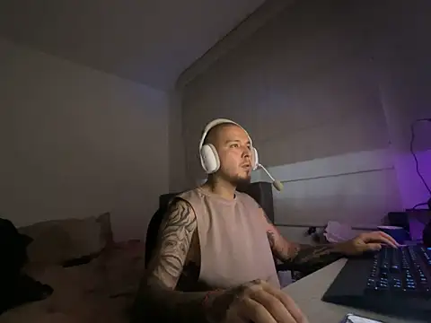 Maximo Garcia17 online show from February 2026 11:12:01 PM