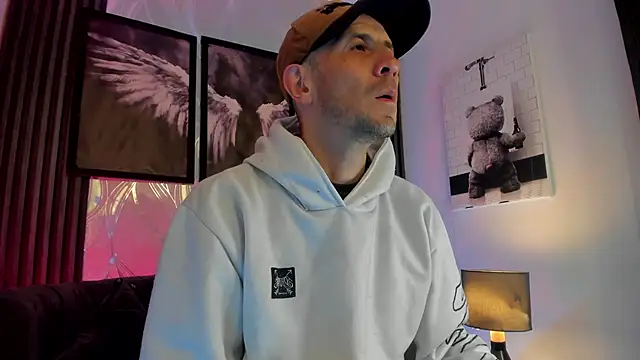 Snapshot of Milanwhite_ chatting on February 2026 11:31:02 AM Milanwhite online show from February 2026 11:31:02 AM