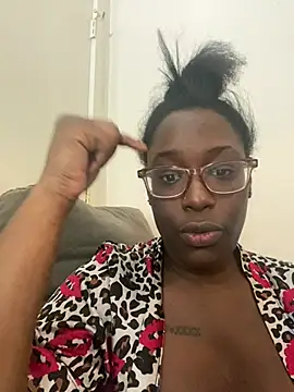 Snapshot of Sinfulwaterfalls chatting on May 2026 06:46:02 PM Sinfulwaterfalls online show from May 2026 06:46:02 PM