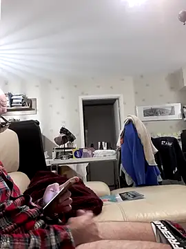 Snapshot of Florent1307 chatting on February 2026 09:45:01 PM Florent1307 online show from February 2026 09:45:01 PM