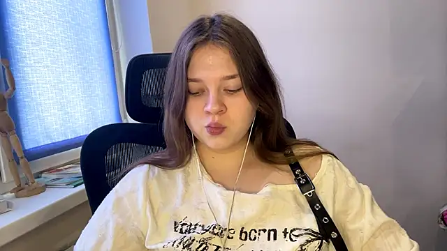 TomikoPfau online show from March 2026 09:16:01 AM