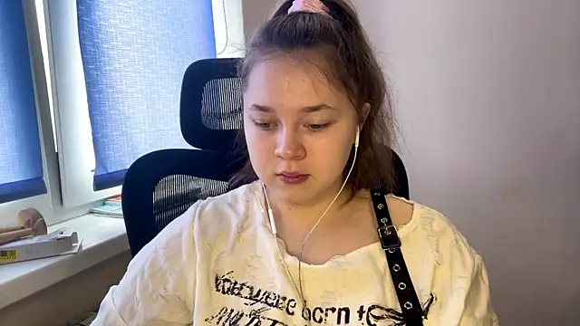 TomikoPfau online show from March 2026 07:49:01 AM