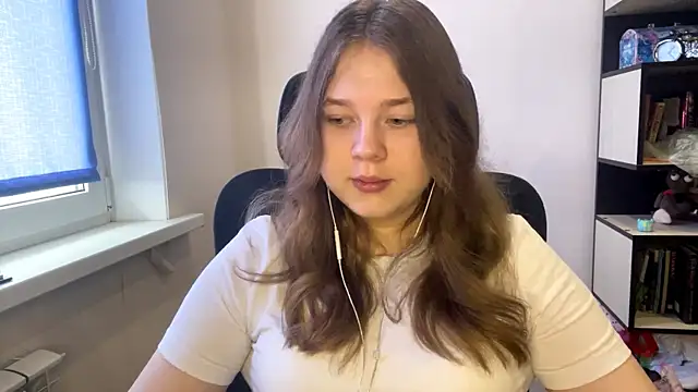 TomikoPfau online show from March 2026 07:48:02 AM