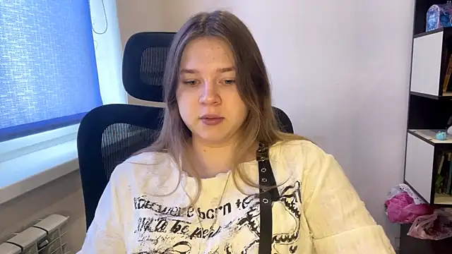 TomikoPfau online show from March 2026 07:42:01 AM