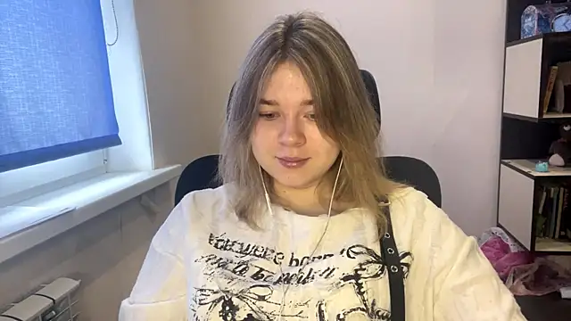 TomikoPfau online show from April 2026 07:53:02 AM