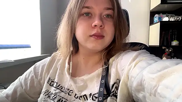 TomikoPfau online show from April 2026 02:07:02 PM