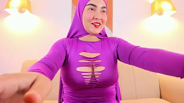 Malika Noor online show from April 2026 03:07:02 PM