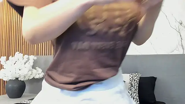 Snapshot of Amara_Velvet_ chatting on June 2026 08:33:01 PM Amara Velvet online show from June 2026 08:33:01 PM
