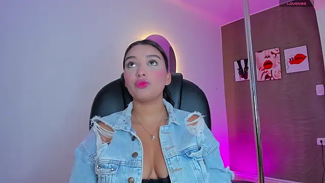 Snapshot of Tiphanysalvatore chatting on February 2026 07:35:01 PM Tiphanysalvatore online show from February 2026 07:35:01 PM