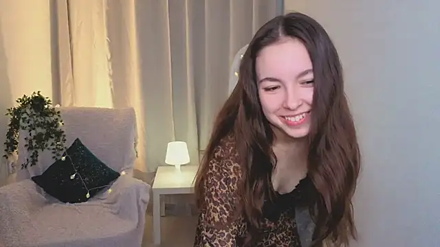 Snapshot of BellaThery chatting on May 2026 05:23:02 AM BellaThery online show from May 2026 05:23:02 AM