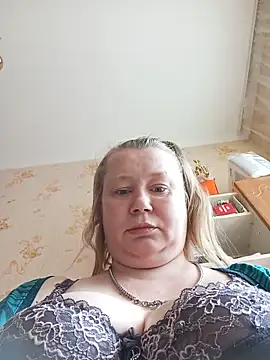 Snapshot of KiraStanton chatting on May 2026 12:33:01 PM KiraStanton online show from May 2026 12:33:01 PM