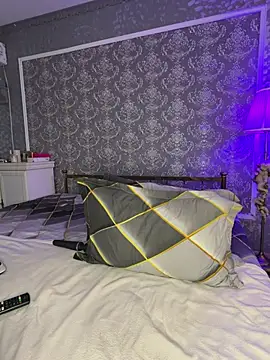 Olivia Noor online show from April 2026 06:21:01 AM