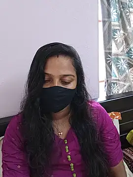 Snapshot of Shaliniqueen chatting on June 2026 06:33:02 AM Shaliniqueen online show from June 2026 06:33:02 AM