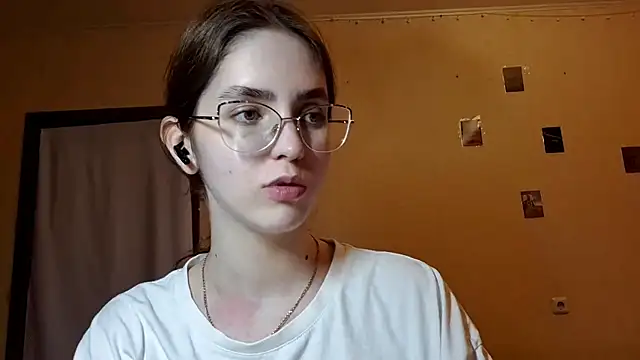 Snapshot of Katelemon chatting on May 2026 02:14:01 PM Katelemon online show from May 2026 02:14:01 PM