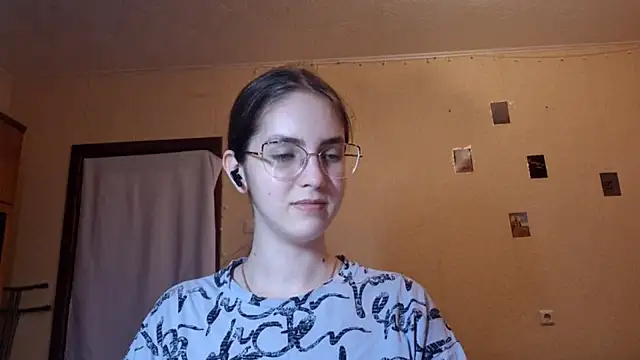 Snapshot of Katelemon chatting on June 2026 03:24:02 PM Katelemon online show from June 2026 03:24:02 PM