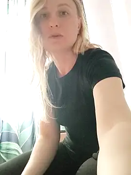 Snapshot of Lanavi_Smile chatting on June 2026 06:27:01 AM Lanavi Smile online show from June 2026 06:27:01 AM