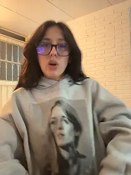 susi chimm online show from April 2026 01:45:01 AM