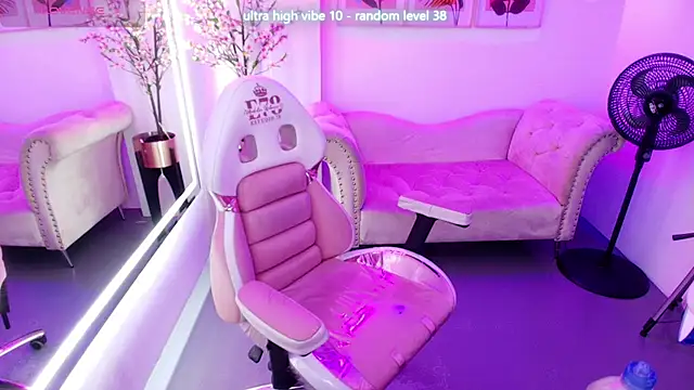 Snapshot of Chloe_meoww chatting on May 2026 12:12:02 PM Chloe meoww online show from May 2026 12:12:02 PM