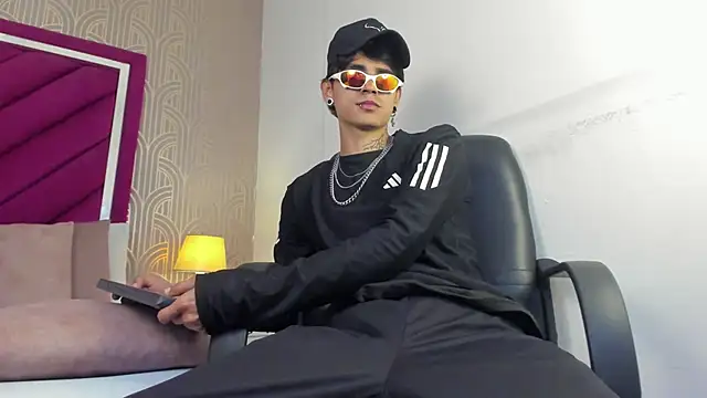 Snapshot of Dominic_Foxx chatting on February 2026 01:56:01 PM Dominic Foxx online show from February 2026 01:56:01 PM