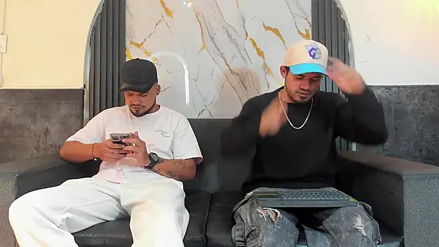 Snapshot of Latins_on_fire chatting on May 2026 12:10:01 PM Latins on fire online show from May 2026 12:10:01 PM